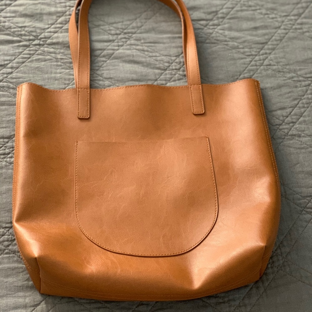 👜 Camel Shoulder Bag